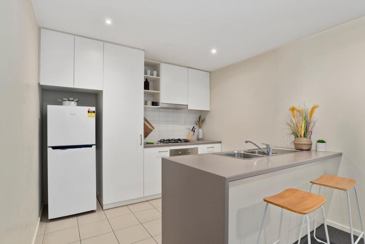 A Comfy & Cozy 2br Near Flemington Races Apartment *
