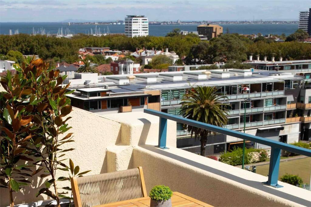 Spectacular Views Over Park Apartment
