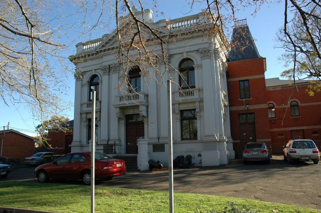 A Comfy & Cozy 2br Near Flemington Races