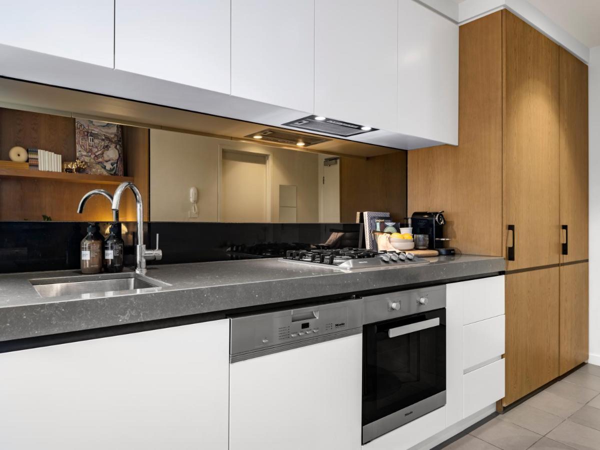 Freshly Restyled, 2 Bed In South Yarra - 4 Nights Only *
