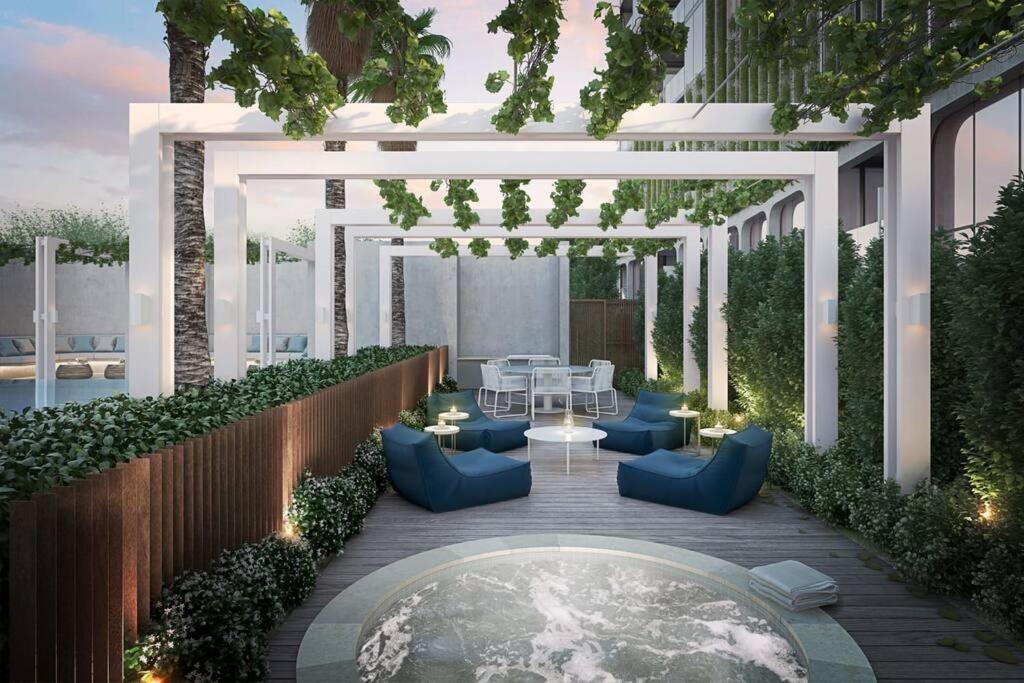 Panoramic Penthouse Apartment *