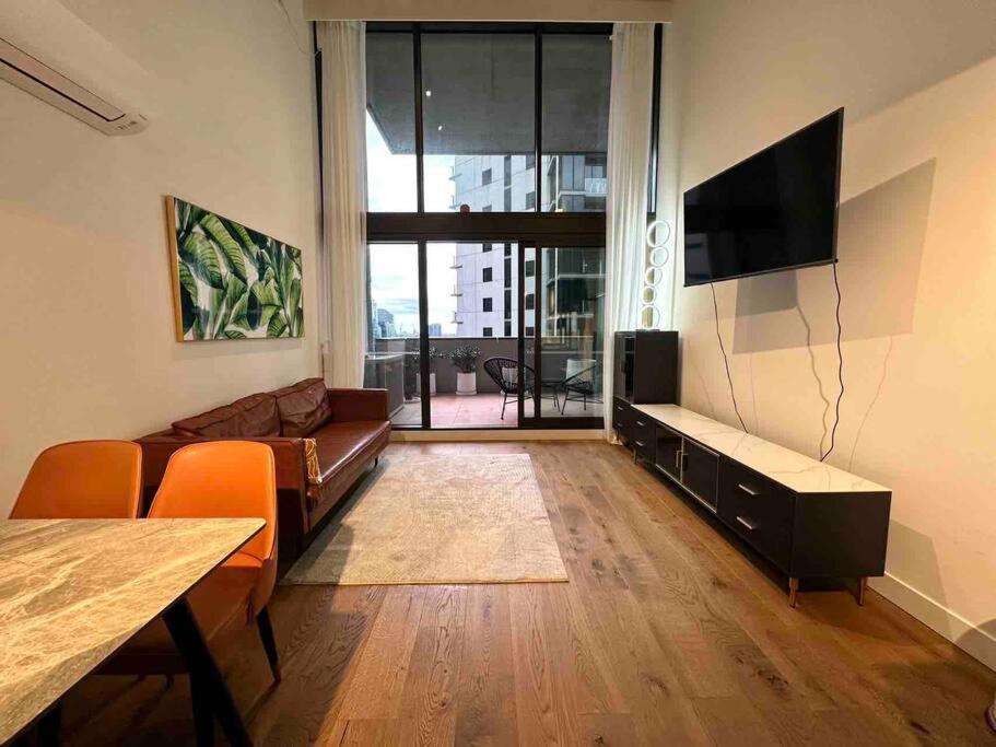 Free Tram Zone, New 2 Beds Apartment, Loft Design
