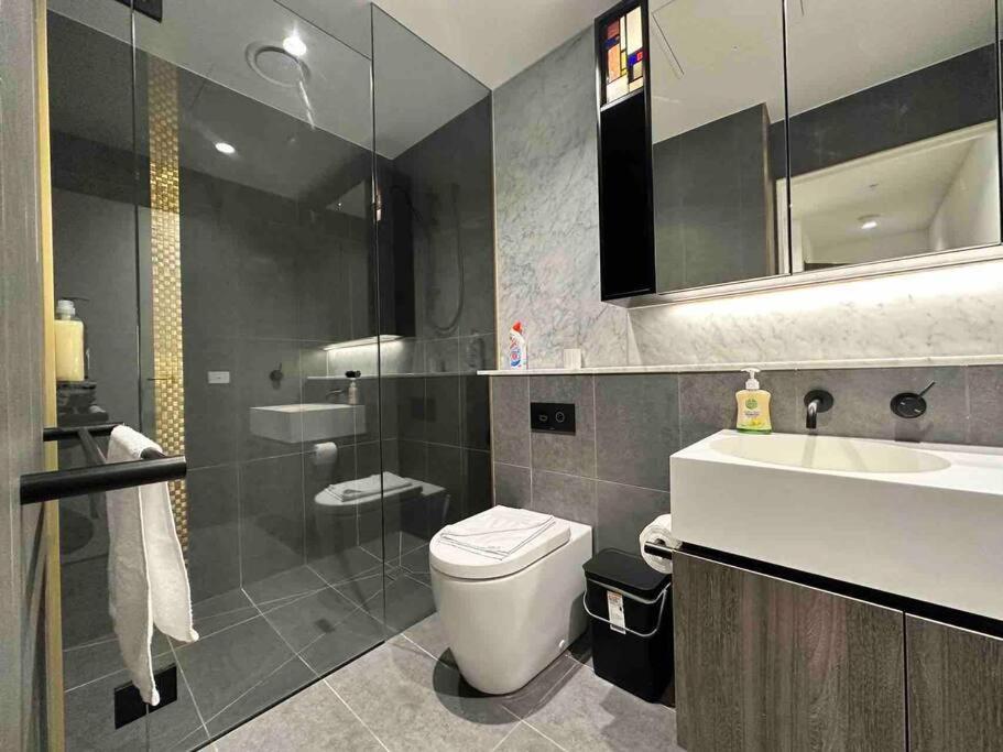 Free Tram Zone, New 2 Beds Apartment, Loft Design Apartment