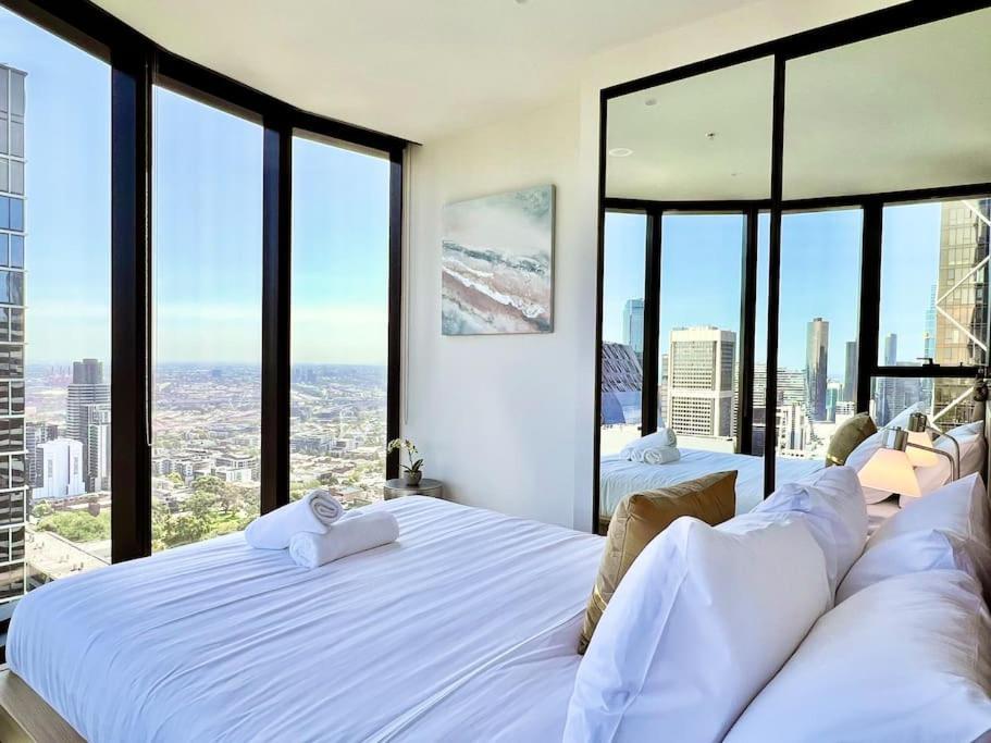 Highrise Location 2 Bedrooms & 2 Bathrooms *