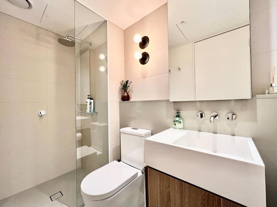 Highrise Location 2 Bedrooms & 2 Bathrooms