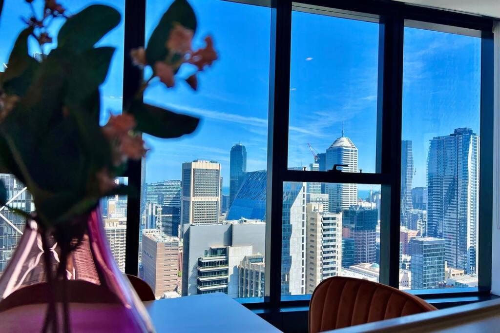Highrise Location 2 Bedrooms & 2 Bathrooms Melbourne