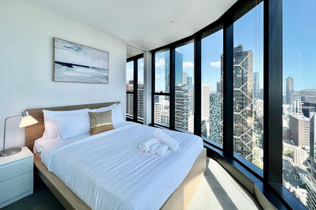 Highrise Location 2 Bedrooms & 2 Bathrooms *