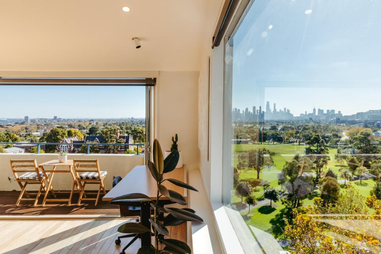 Spectacular Views Over Park *