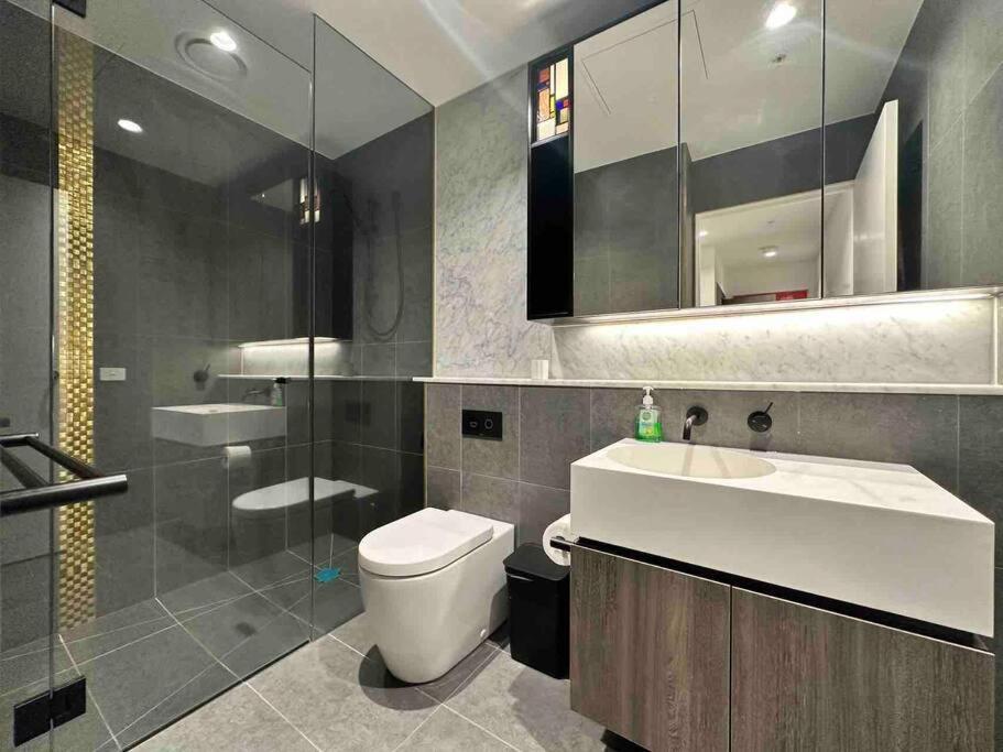 Free Tram Zone, New 2 Beds Apartment, Loft Design Apartment