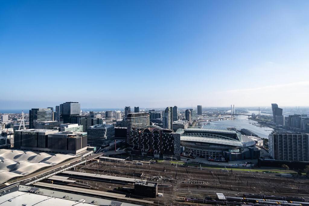 Prestigious 1b W Stunning Harbour View#wsp37a Melbourne