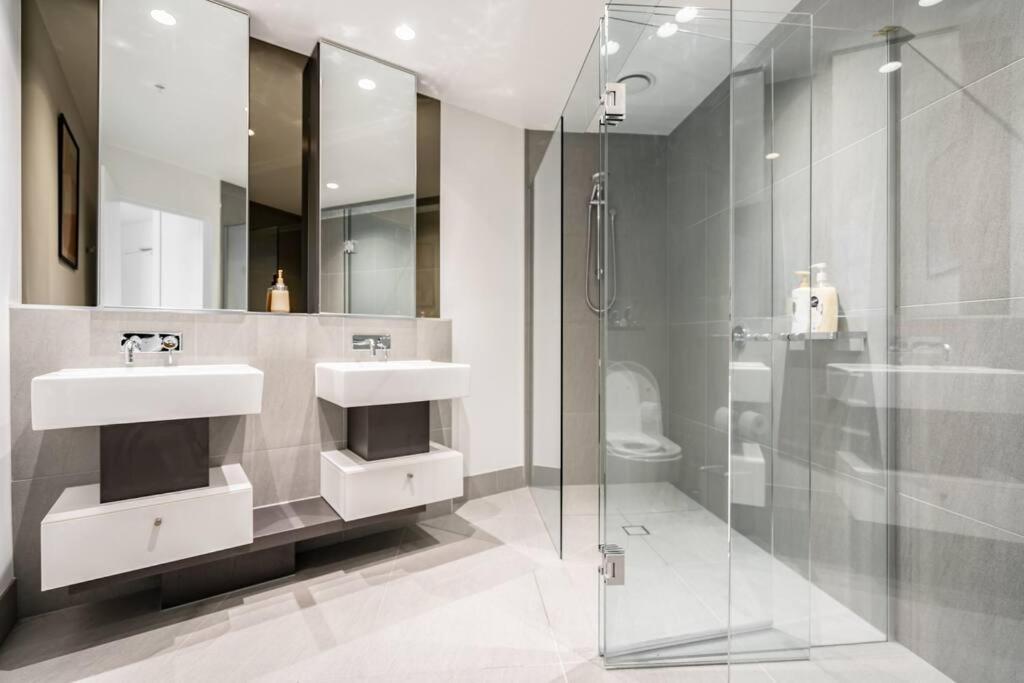 Prestigious 1b W Stunning Harbour View#wsp37a