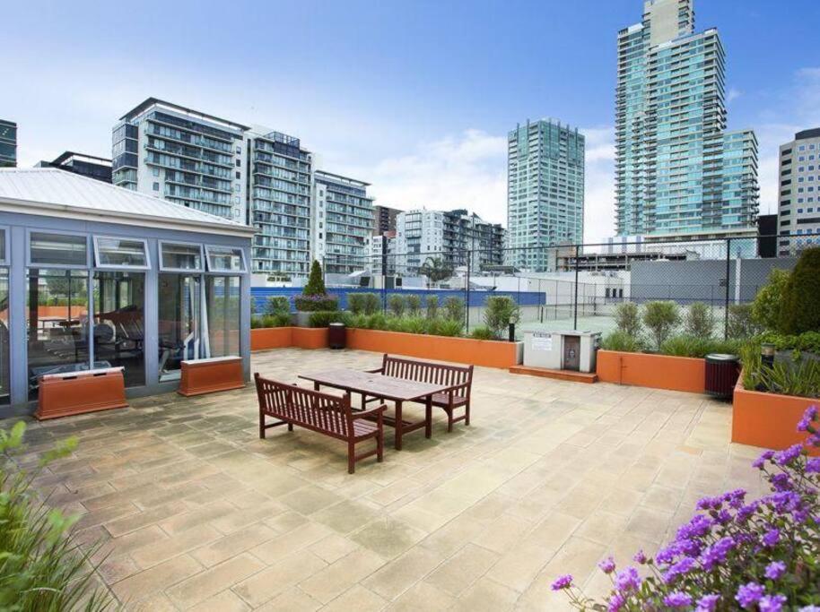Spacious Minutes From The Cbd