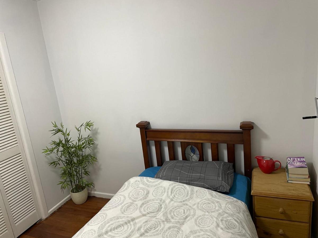 D High Quality Large Bed Near Commercial Areas, Universities, And Rail Transit In Villas Melbourne
