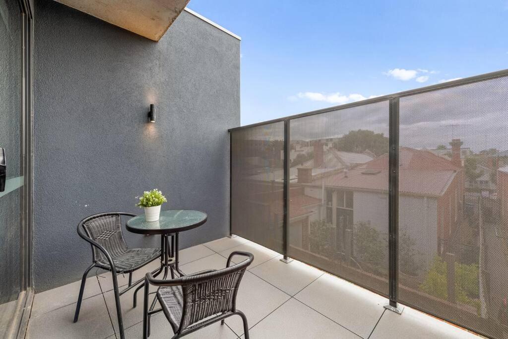 Windsor 2 Bd With Parking On Site * Melbourne