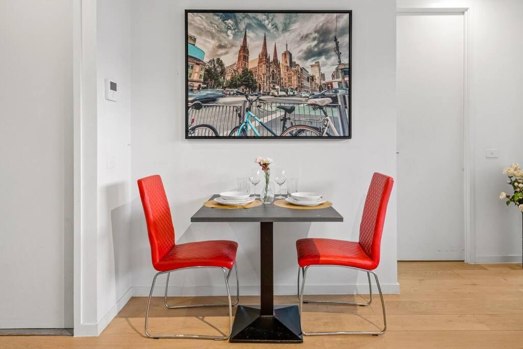 Apartment Windsor 2 Bd With Parking On Site *