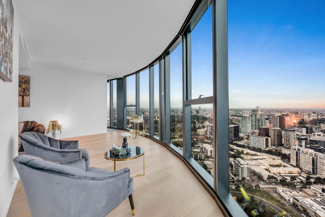 Luxe Panoramic 3 Bedroom Penthouse With Onsite Parking Apartment