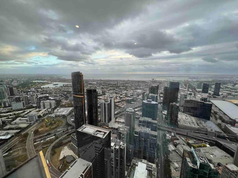 Elegant 3 Brsapt With 2 Small Car Space Apartment Melbourne