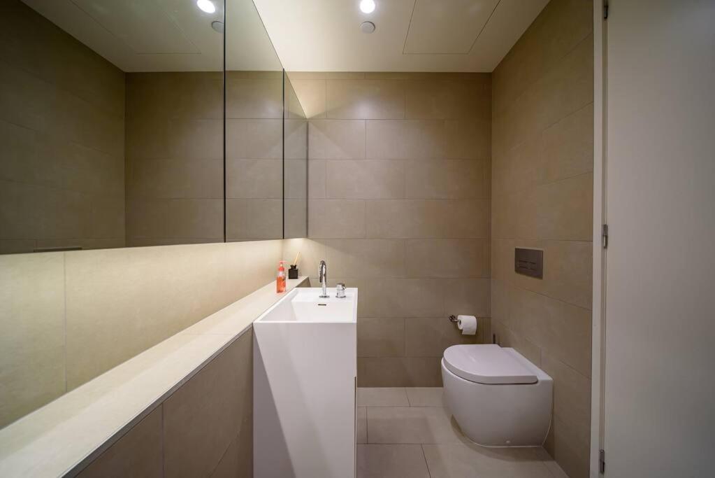 Elegant 3 Brsapt With 2 Small Car Space Apartment Melbourne