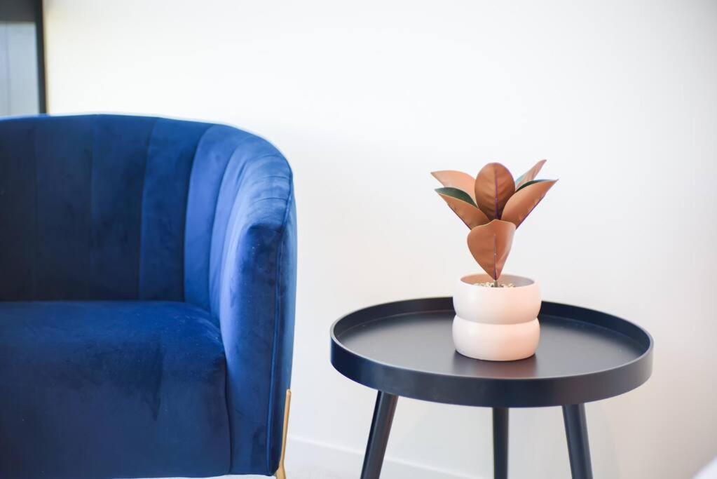 Elegant 3 Brsapt With 2 Small Car Space * Melbourne