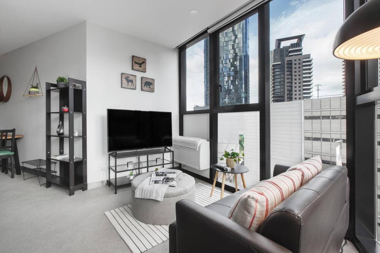 Iconic Southbank Locale Meets Modern Comfort *