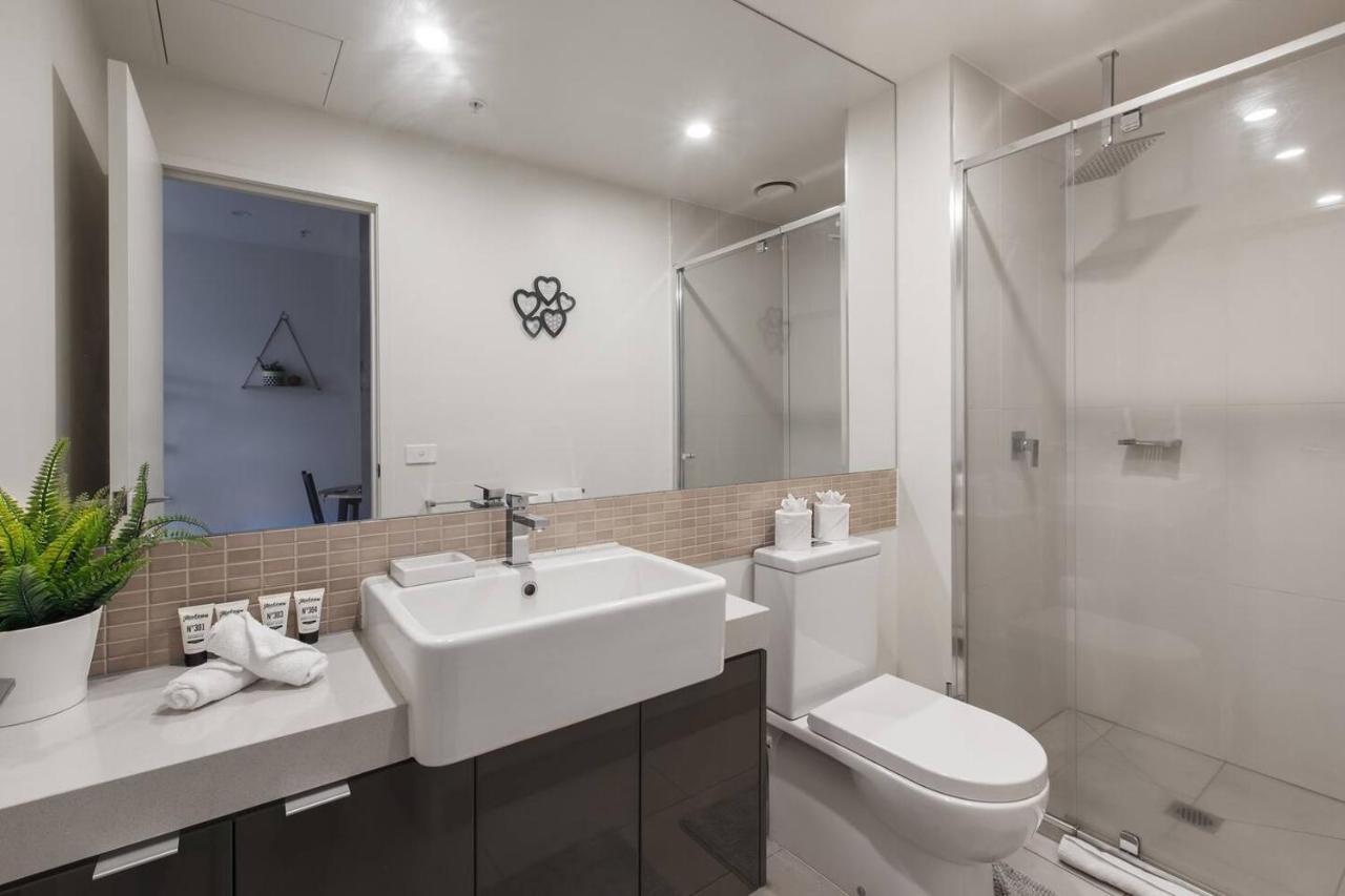 Iconic Southbank Locale Meets Modern Comfort Apartment Melbourne