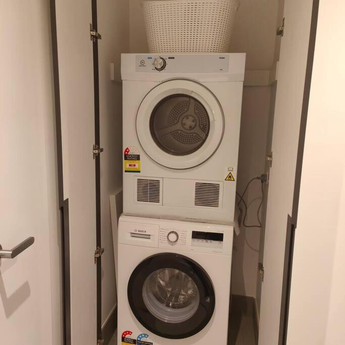 Apartment Brand New 2br At Mel Cbd Melbourne