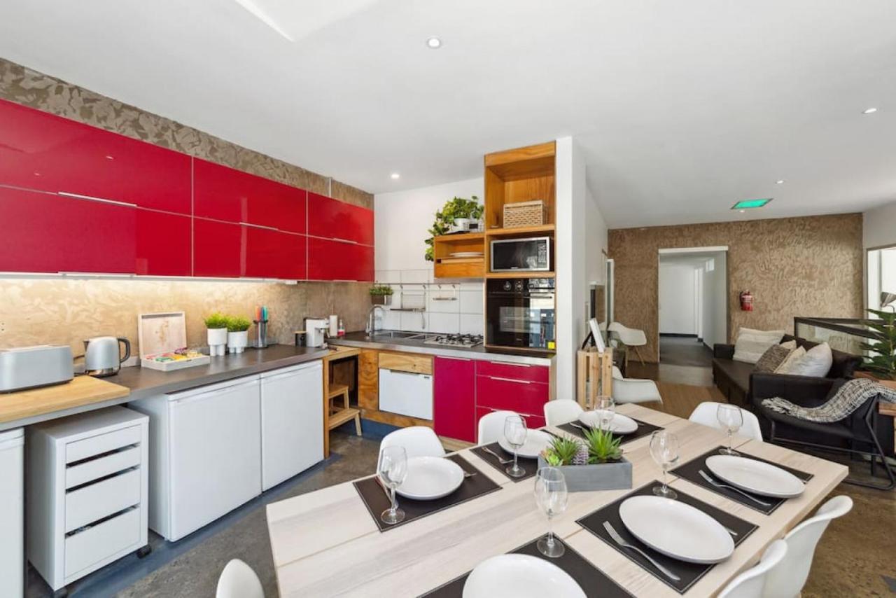 Conveniently Located 6 Bedroom Unit Apartment *