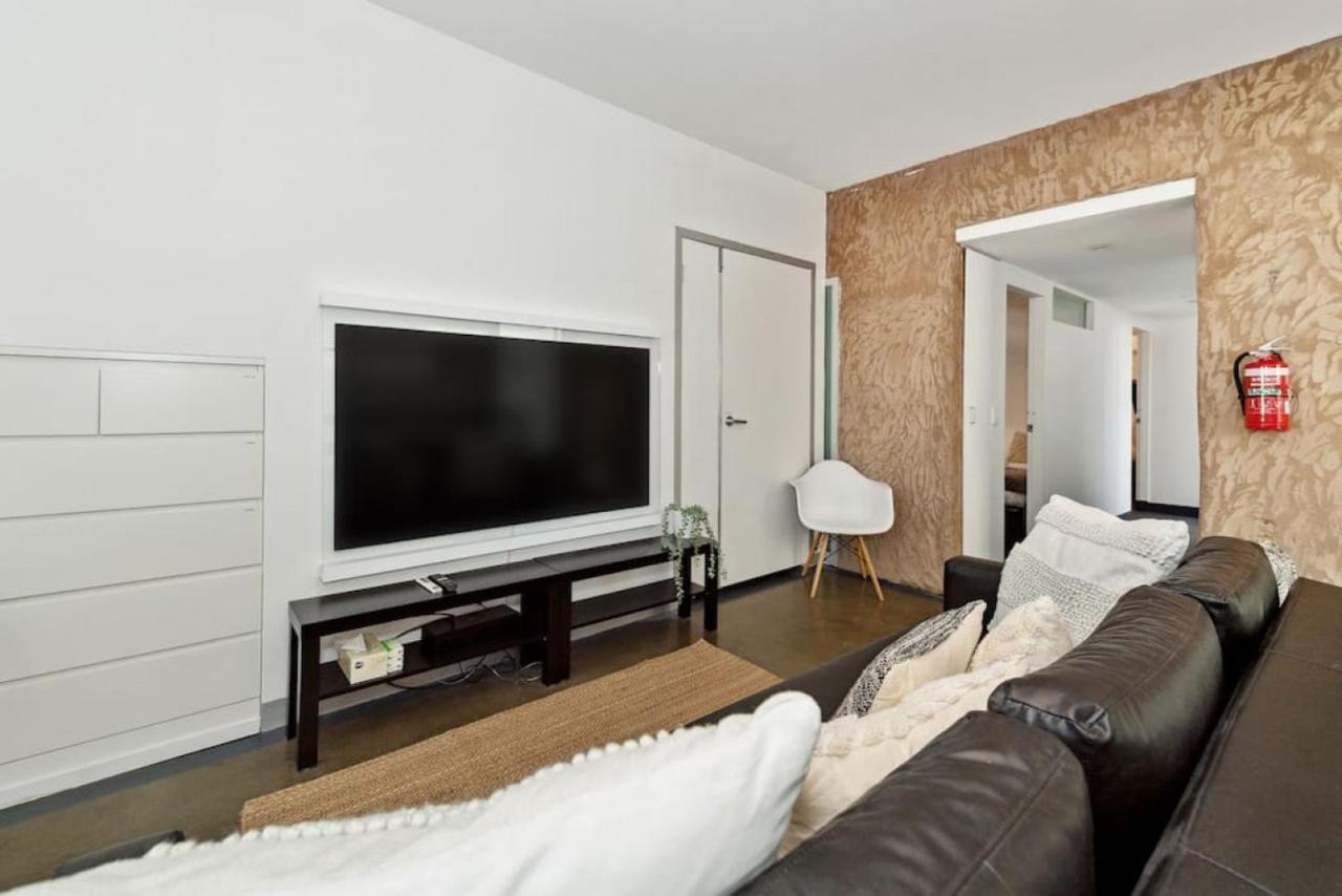 Conveniently Located 6 Bedroom Unit