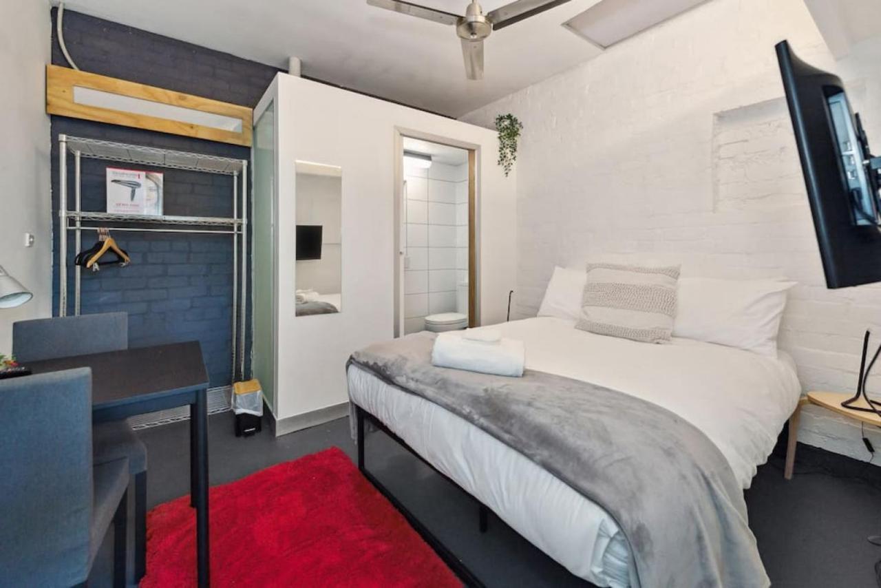 Conveniently Located 6 Bedroom Unit Apartment