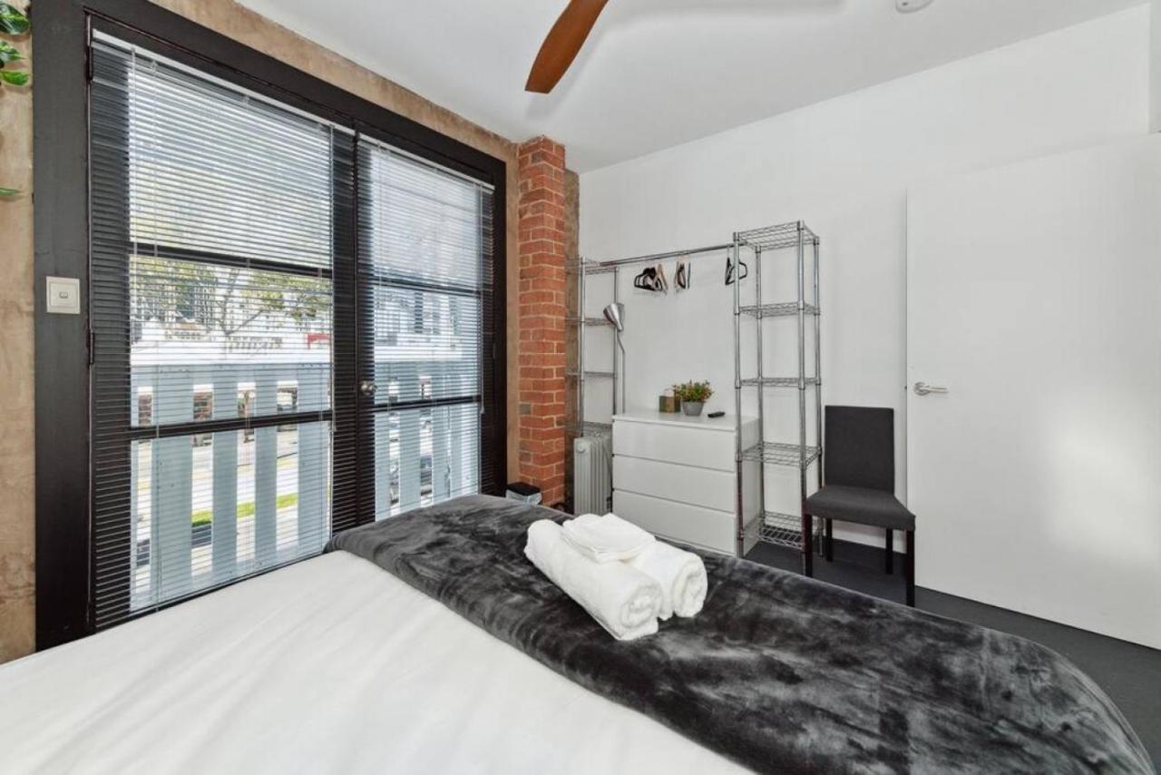 Conveniently Located 6 Bedroom Unit *
