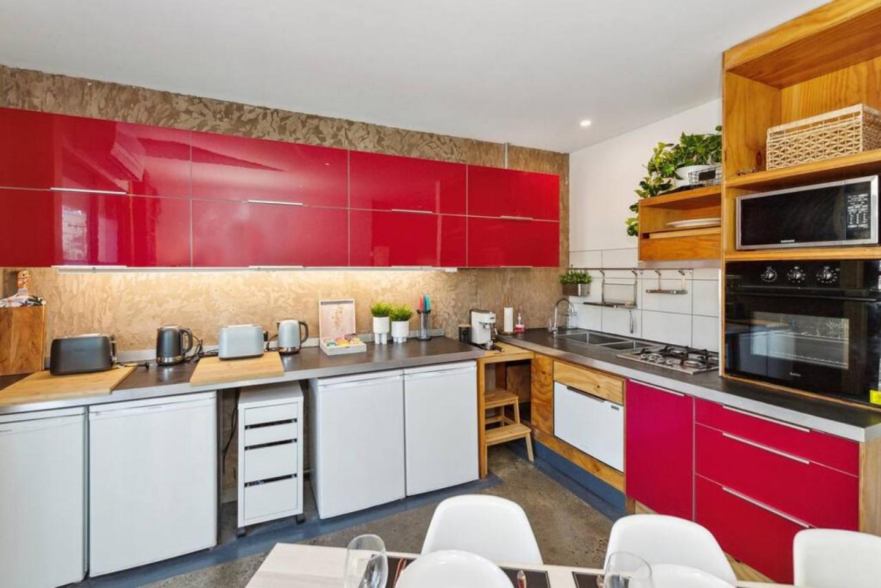 Conveniently Located 6 Bedroom Unit *