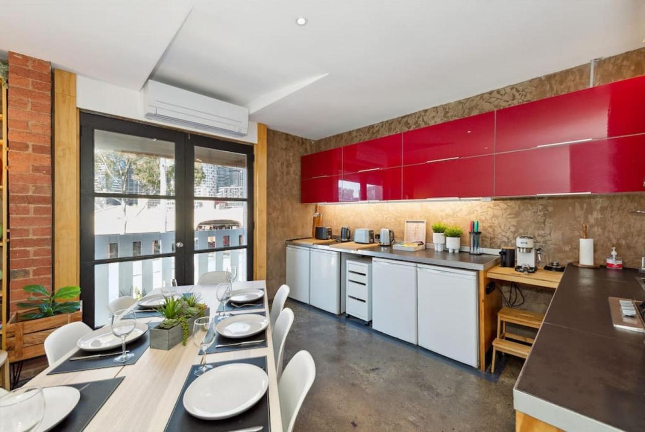 Conveniently Located 6 Bedroom Unit