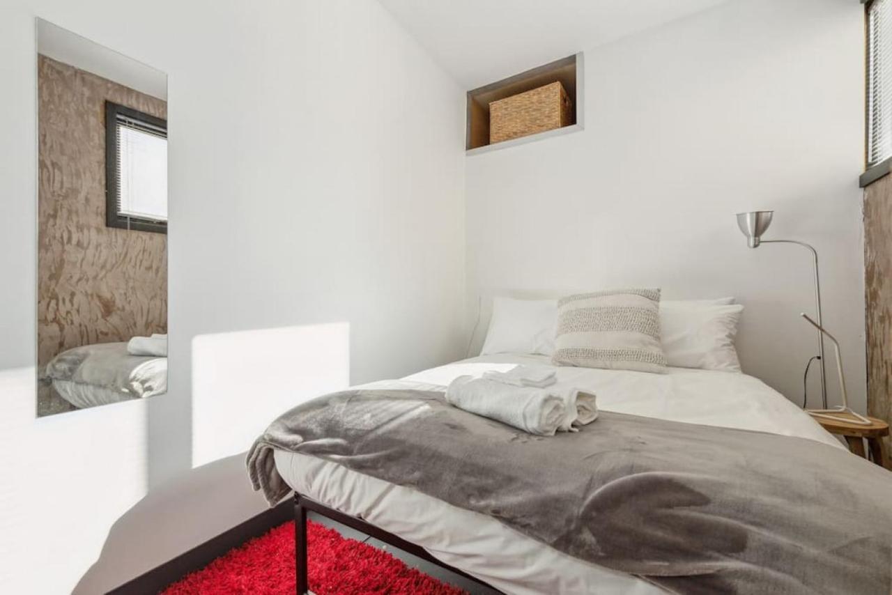 Conveniently Located 6 Bedroom Unit Apartment