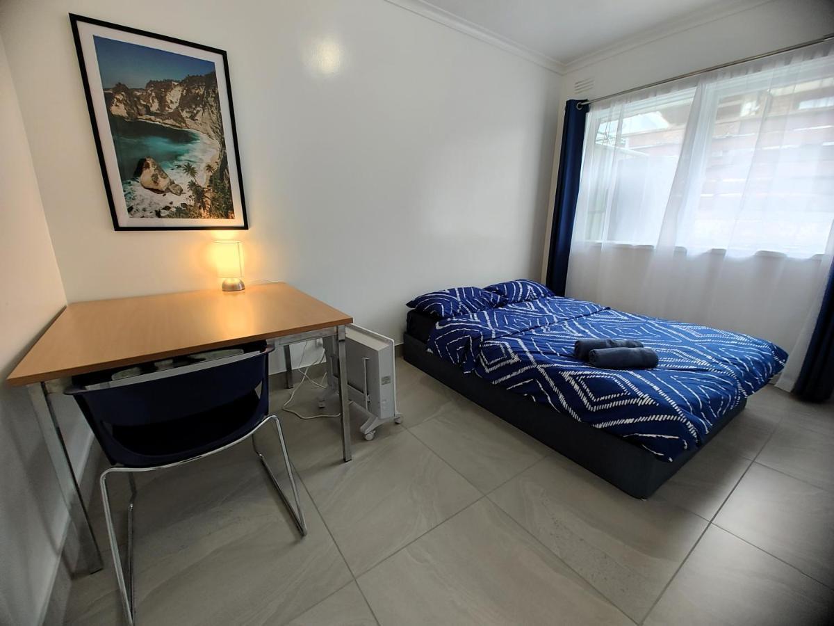 Chalet Promo! Near Train Station, Free Wifi! Melbourne