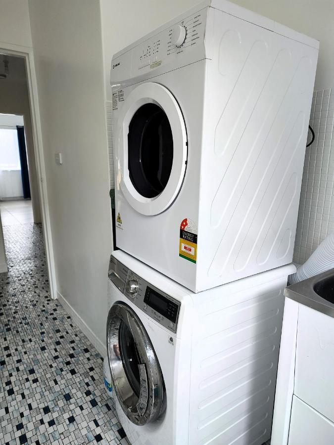 Chalet Promo! Near Train Station, Free Wifi! Melbourne