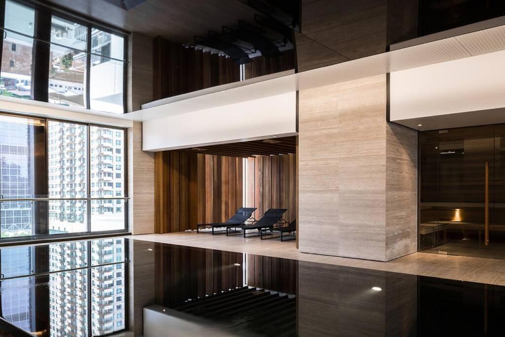Luxurious 2 Bed With Captivating View Apartment