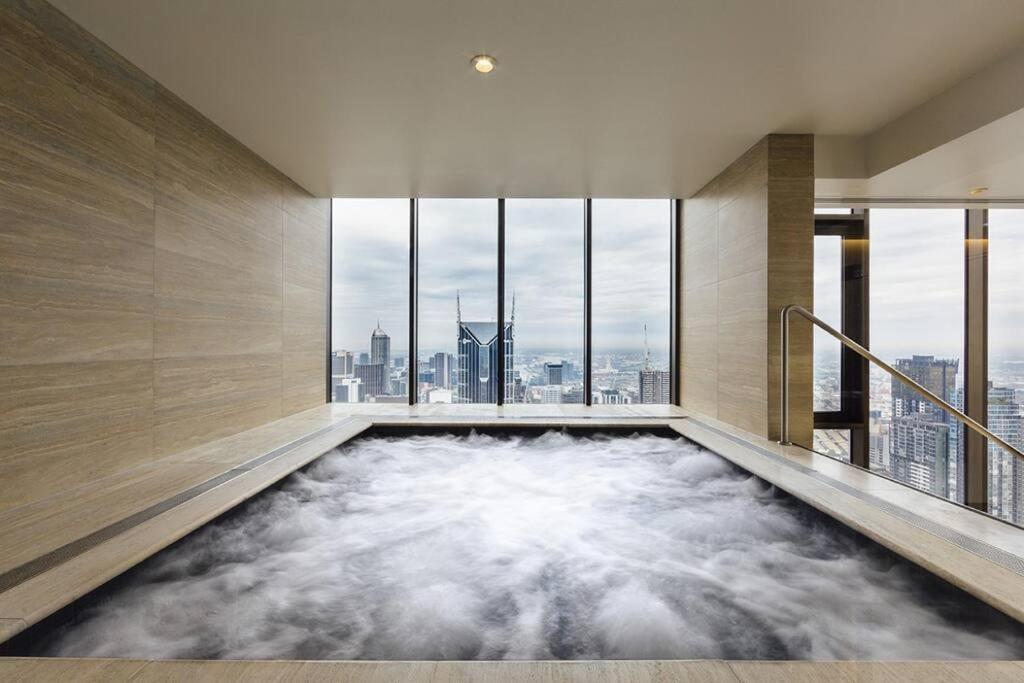 Luxurious 2 Bed With Captivating View * Melbourne