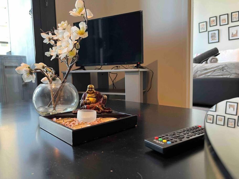 City-view High Rise 2br Apt W/pool, Sauna Gym, Library Near Southern Cross Station Cbd *