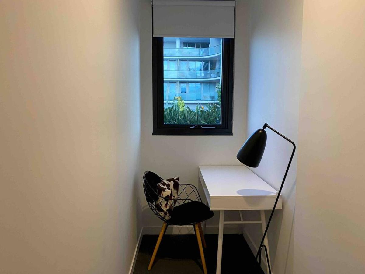 Retro Modern With Pool Near Westfield Apartment *