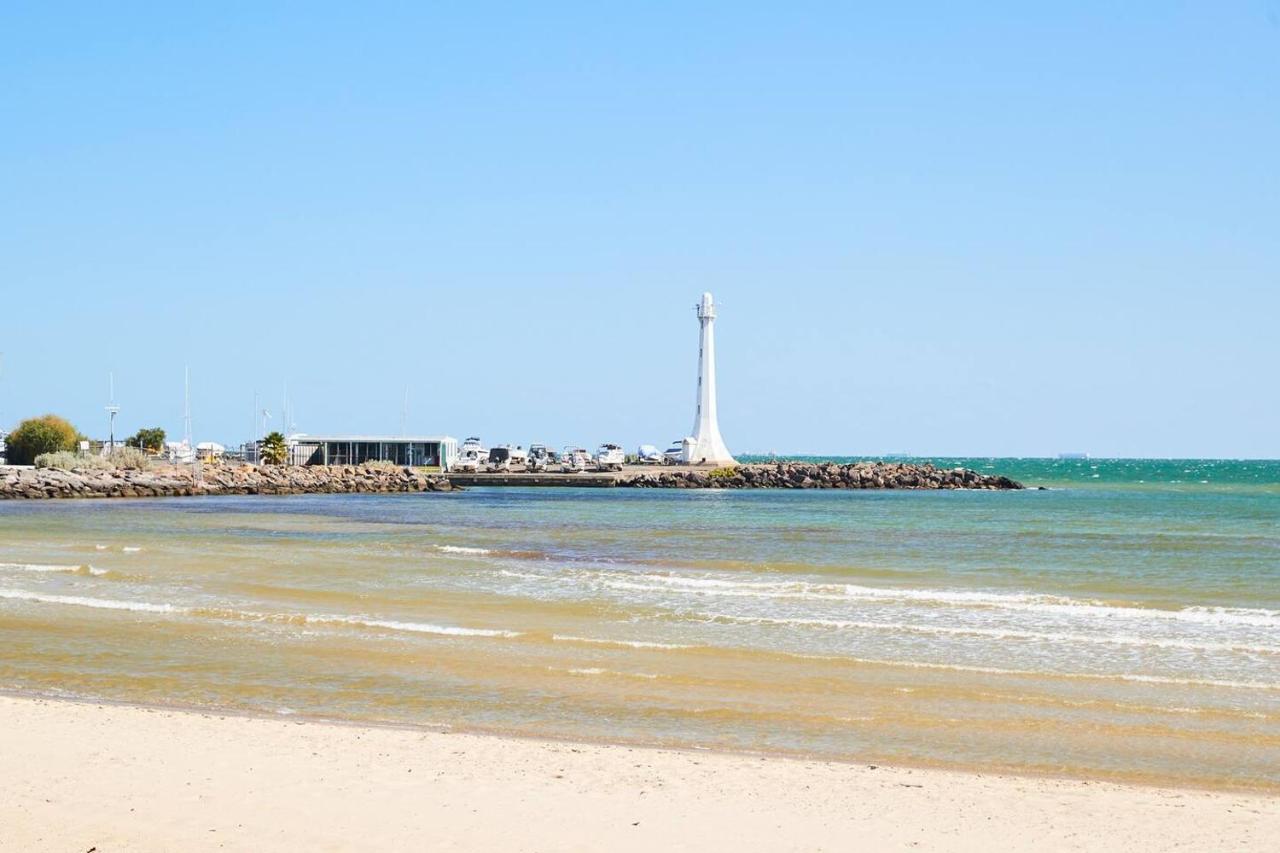 Sunny Side Up - Beachside Living On Marine Parade *