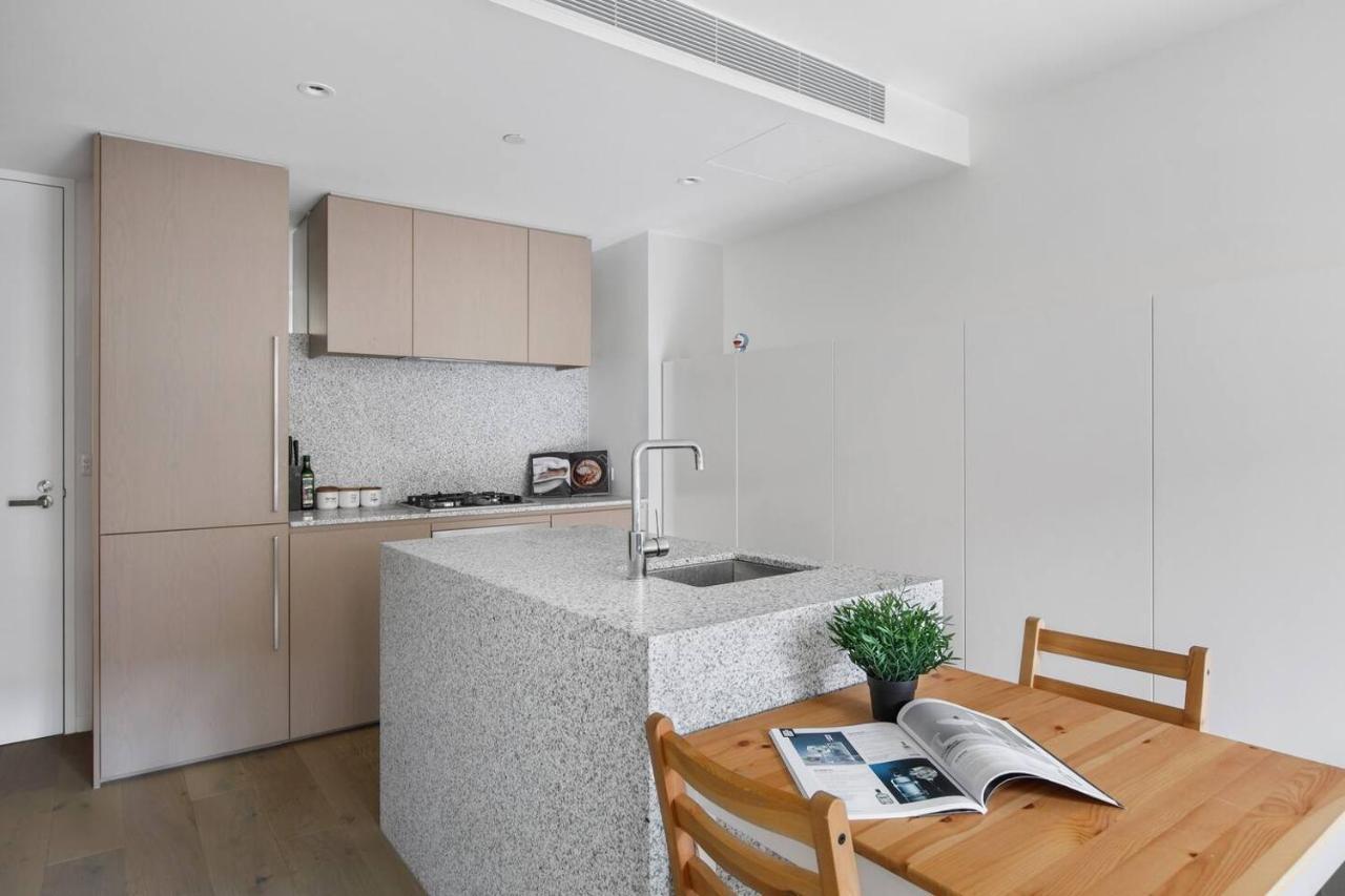Inner-city Chic Near Markets And Flagstaff Station Melbourne