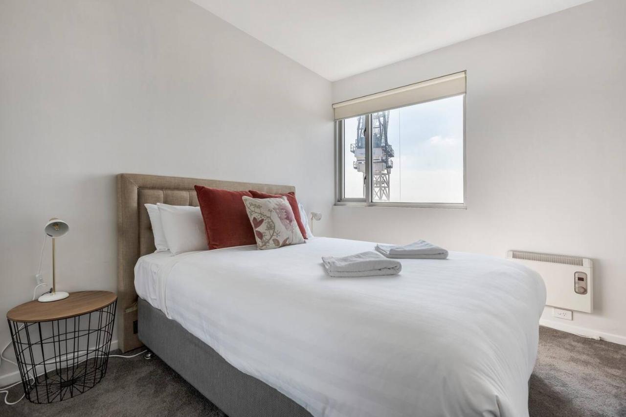 Bright, Open Plan-living With Stunning Views Apartment Melbourne