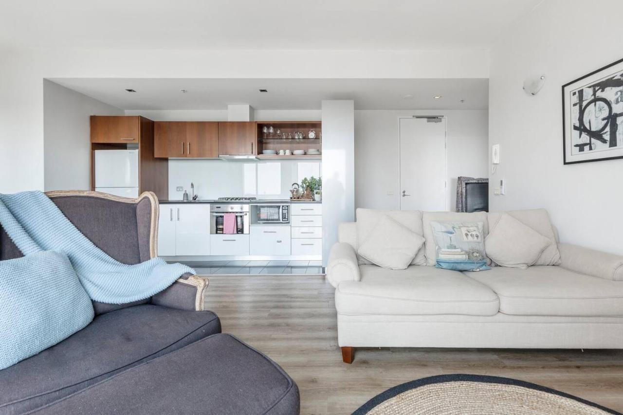 Bright, Open Plan-living With Stunning Views * Melbourne