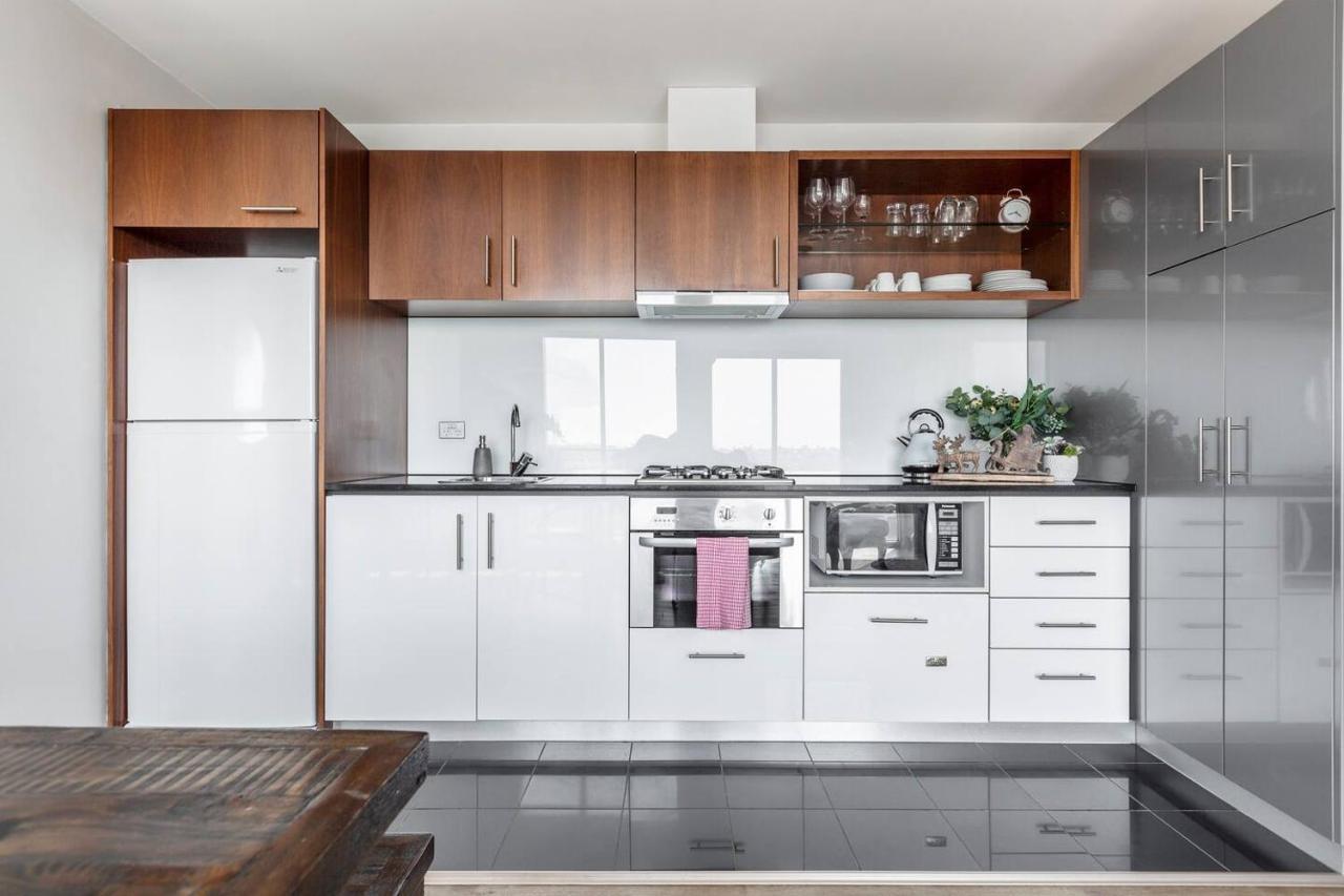 Bright, Open Plan-living With Stunning Views * Melbourne