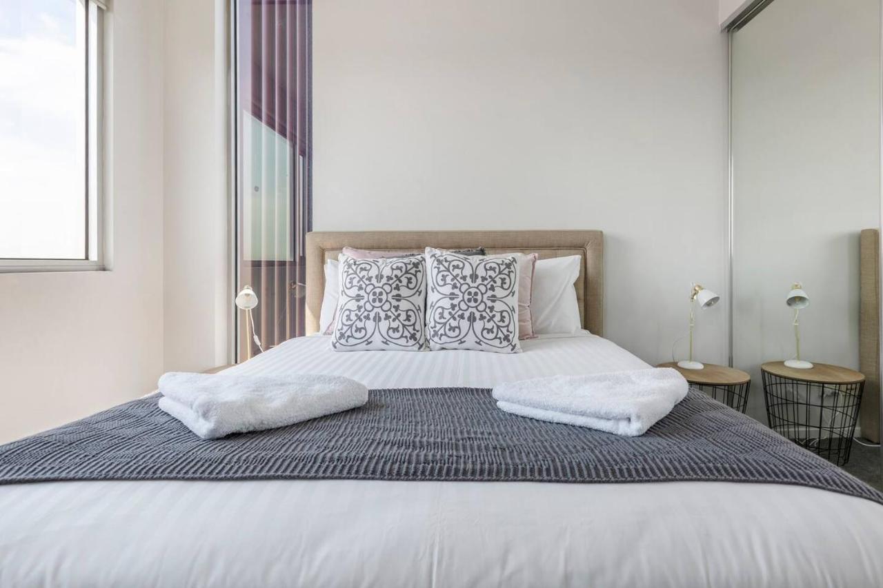 Bright, Open Plan-living With Stunning Views * Melbourne