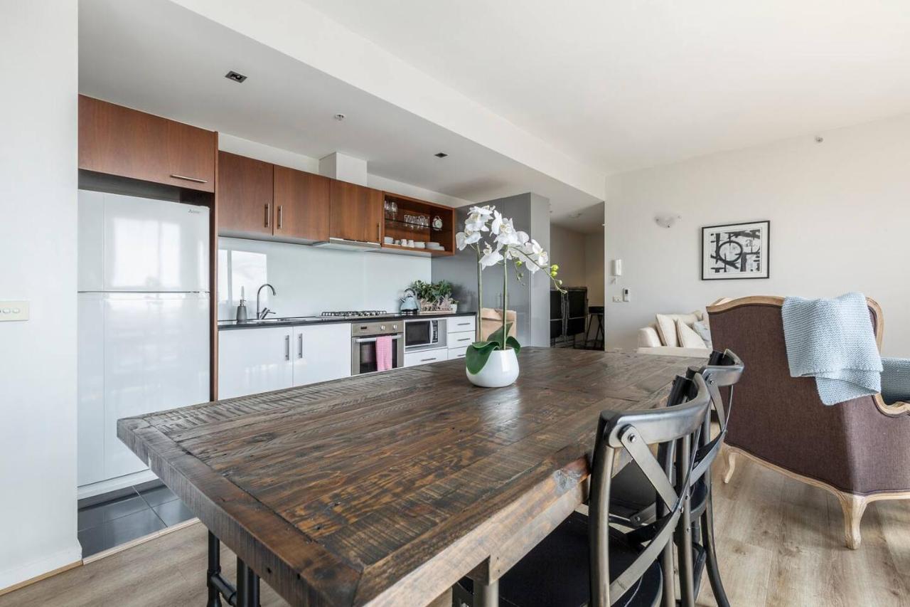 Bright, Open Plan-living With Stunning Views Apartment