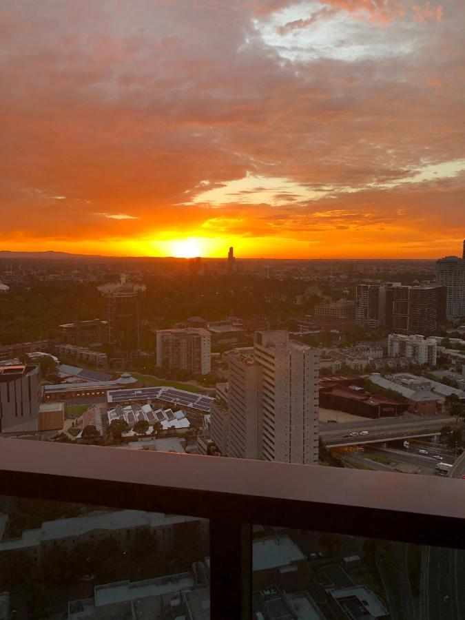 Modern 3 Bedroom With Amazing Views Apartment Melbourne
