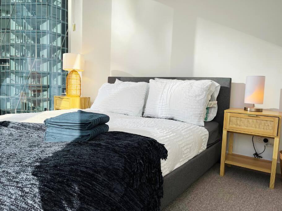 Apartment West Side Place Cbd W/balcony, City Views + Pool, Sauna & Gym Melbourne