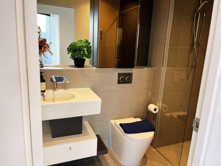 Apartment West Side Place Cbd W/balcony, City Views + Pool, Sauna & Gym Melbourne