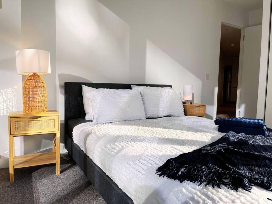 Apartment West Side Place Cbd W/balcony, City Views + Pool, Sauna & Gym Melbourne